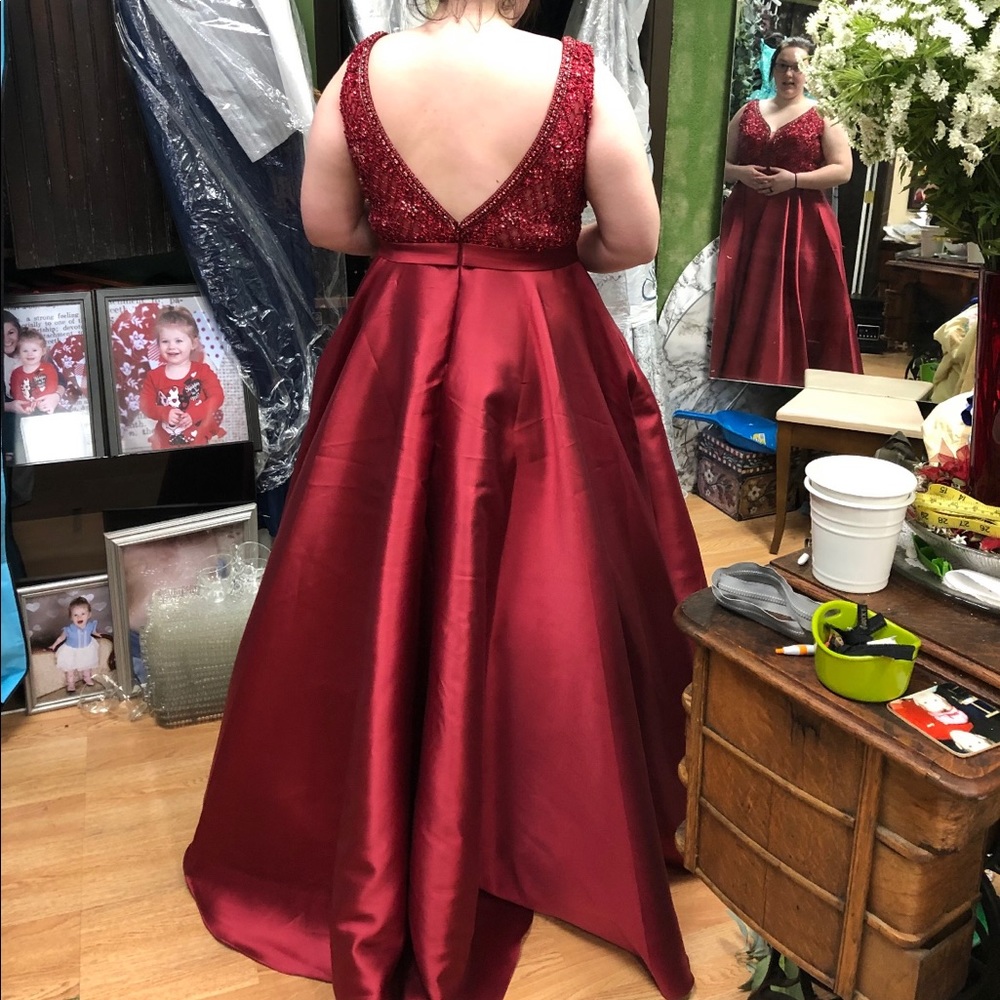 Prom dress - Picture 2 of 4